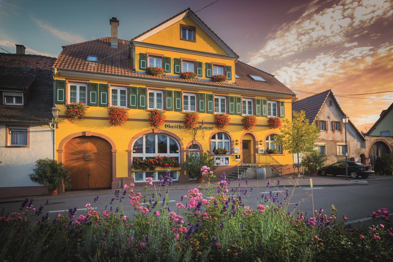 Weinhotel / Gasthaus Zur Sonne Ihringen Exterior foto